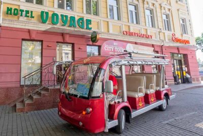 Фасад отеля Voyage